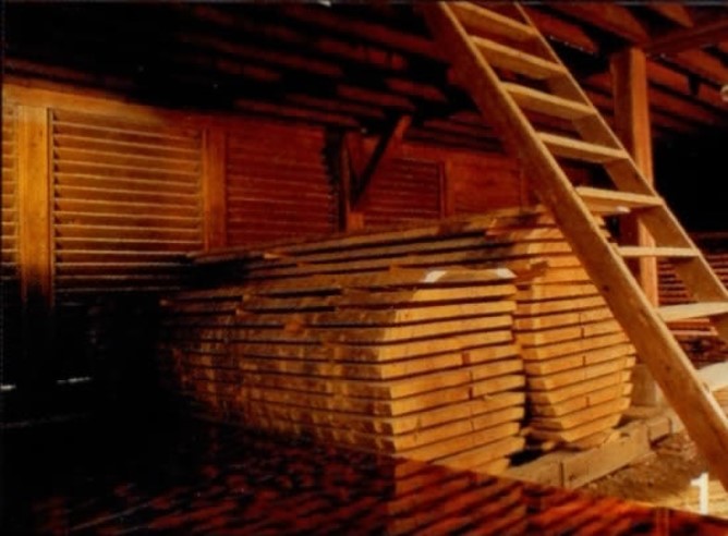 Stockage et séchage des bois utilisés à la fabrication des brosses à cheveux